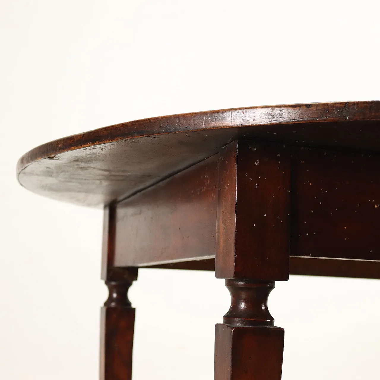 Tavolo rotondo in faggio e legno da frutto, inizio '900 4