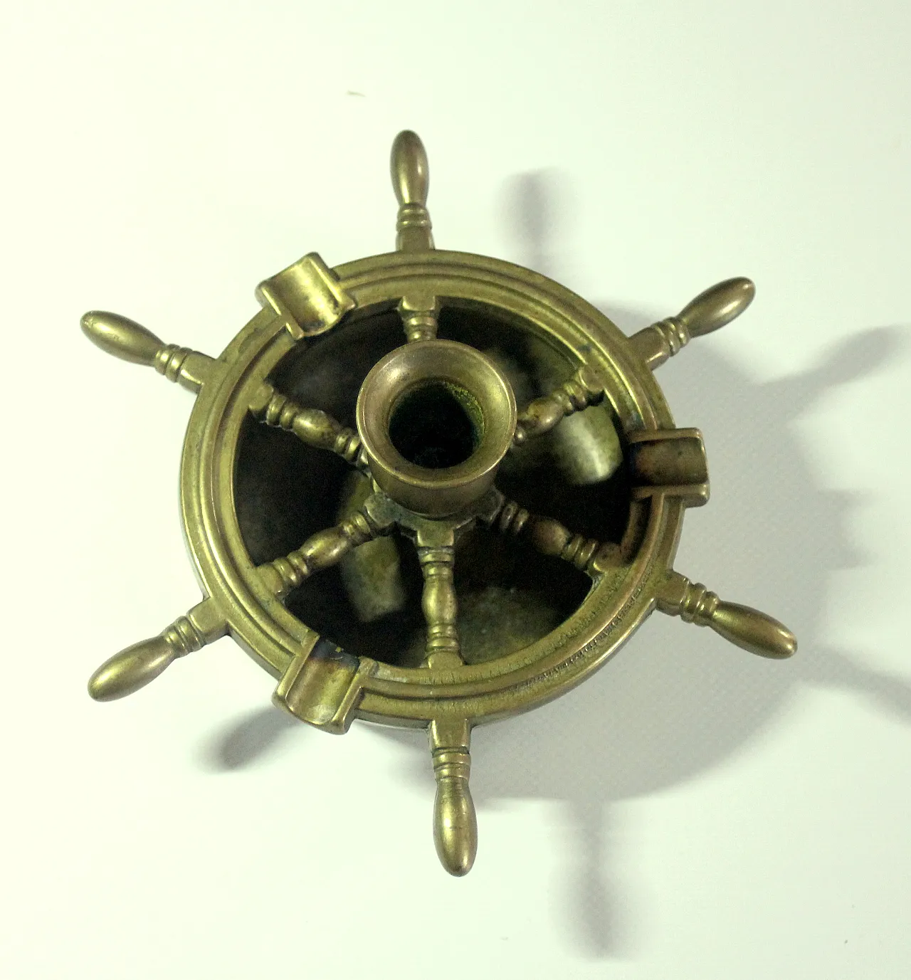 Posacenere in ottone solido con stick di candele, anni '70 2