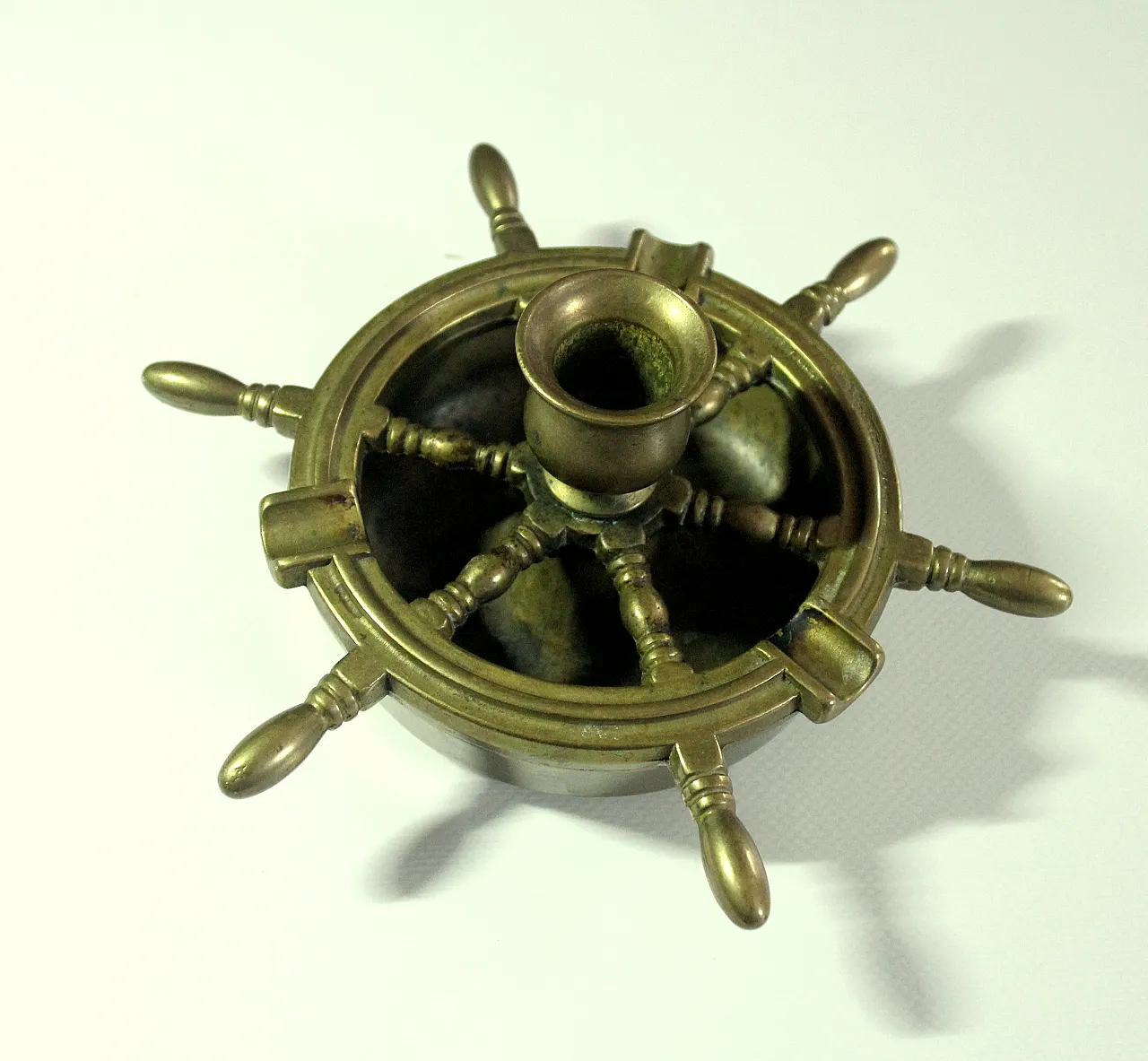 Posacenere in ottone solido con stick di candele, anni '70 3