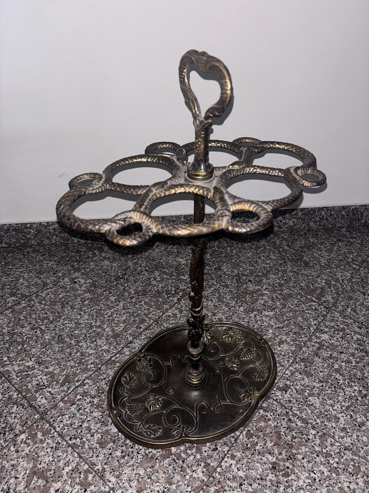 Umbrella stand in golden cast iron, 30ss 3