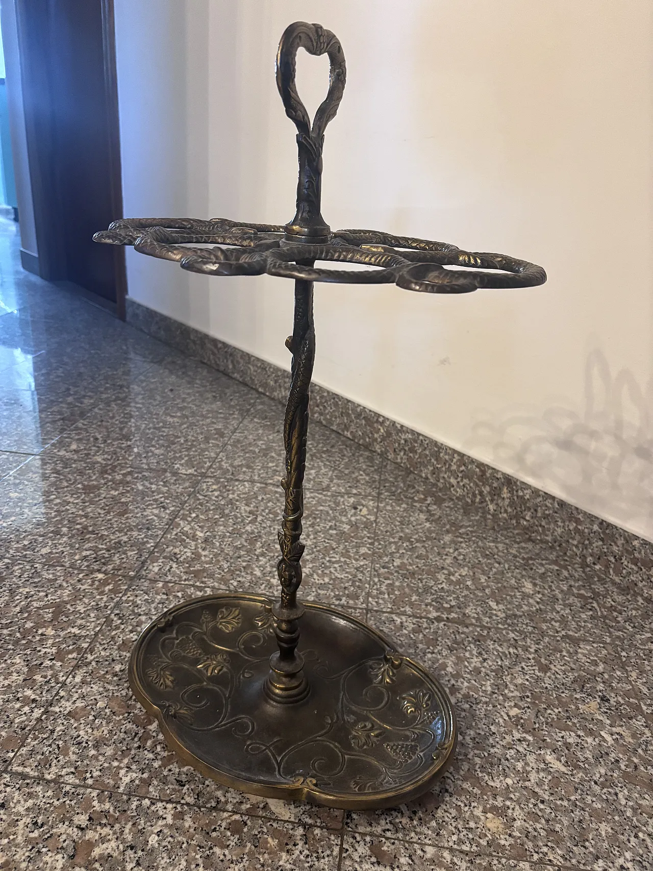 Umbrella stand in golden cast iron, 30ss 11