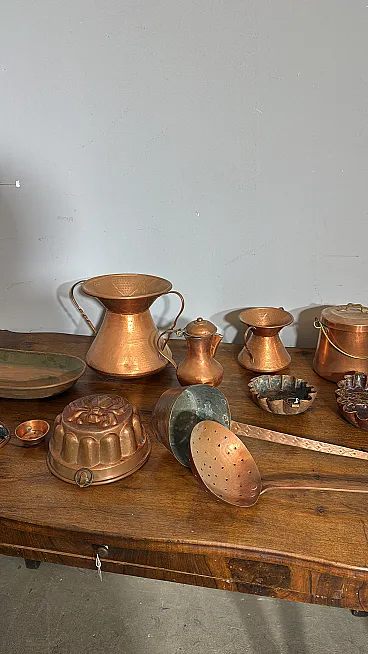 Lotto di 15 oggetti da cucina in rame antichi, primi '900