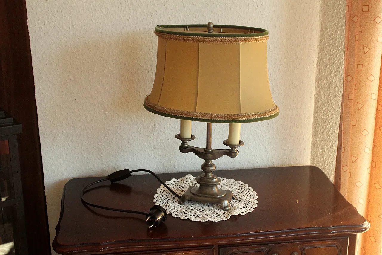Victorian style lamp table lamp on a pewter foot, 19th century 1