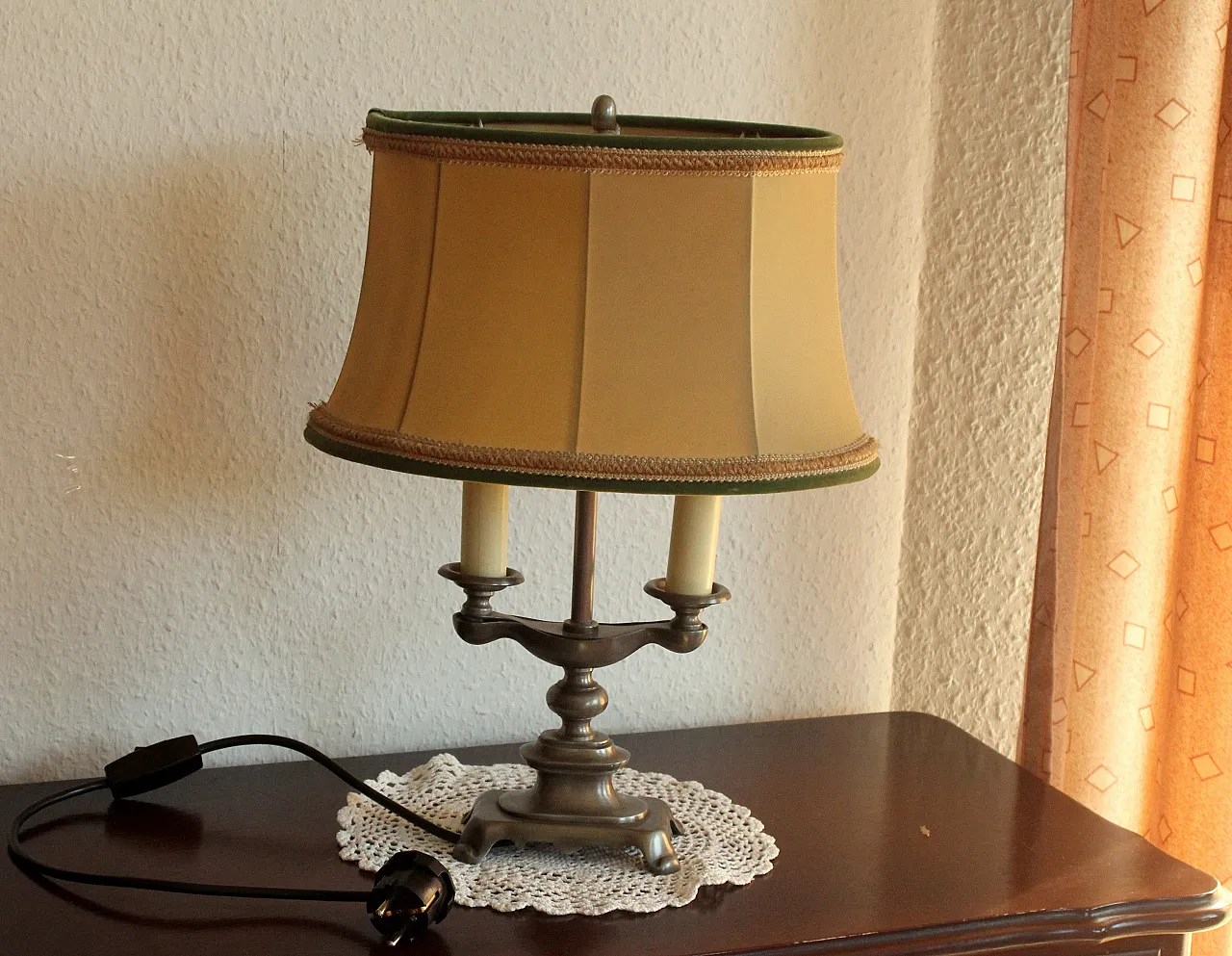 Victorian style lamp table lamp on a pewter foot, 19th century 2