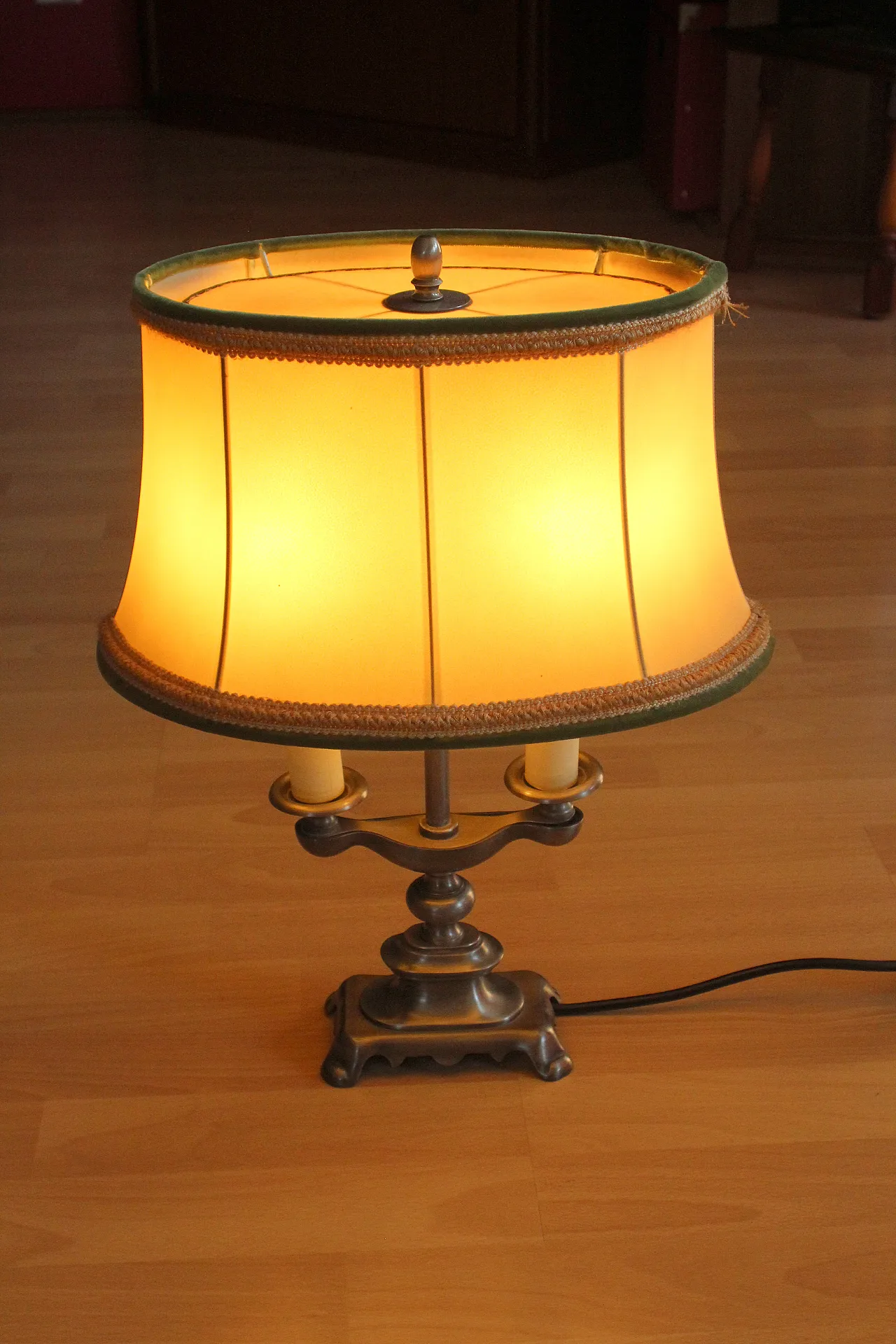 Victorian style lamp table lamp on a pewter foot, 19th century 5