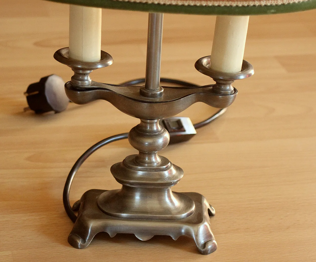 Victorian style lamp table lamp on a pewter foot, 19th century 8