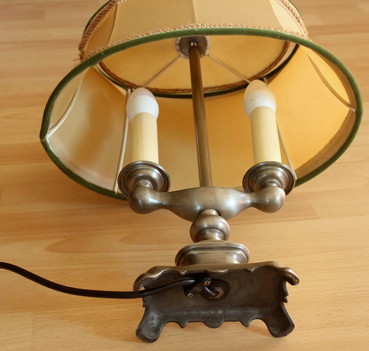 Victorian style lamp table lamp on a pewter foot, 19th century 9
