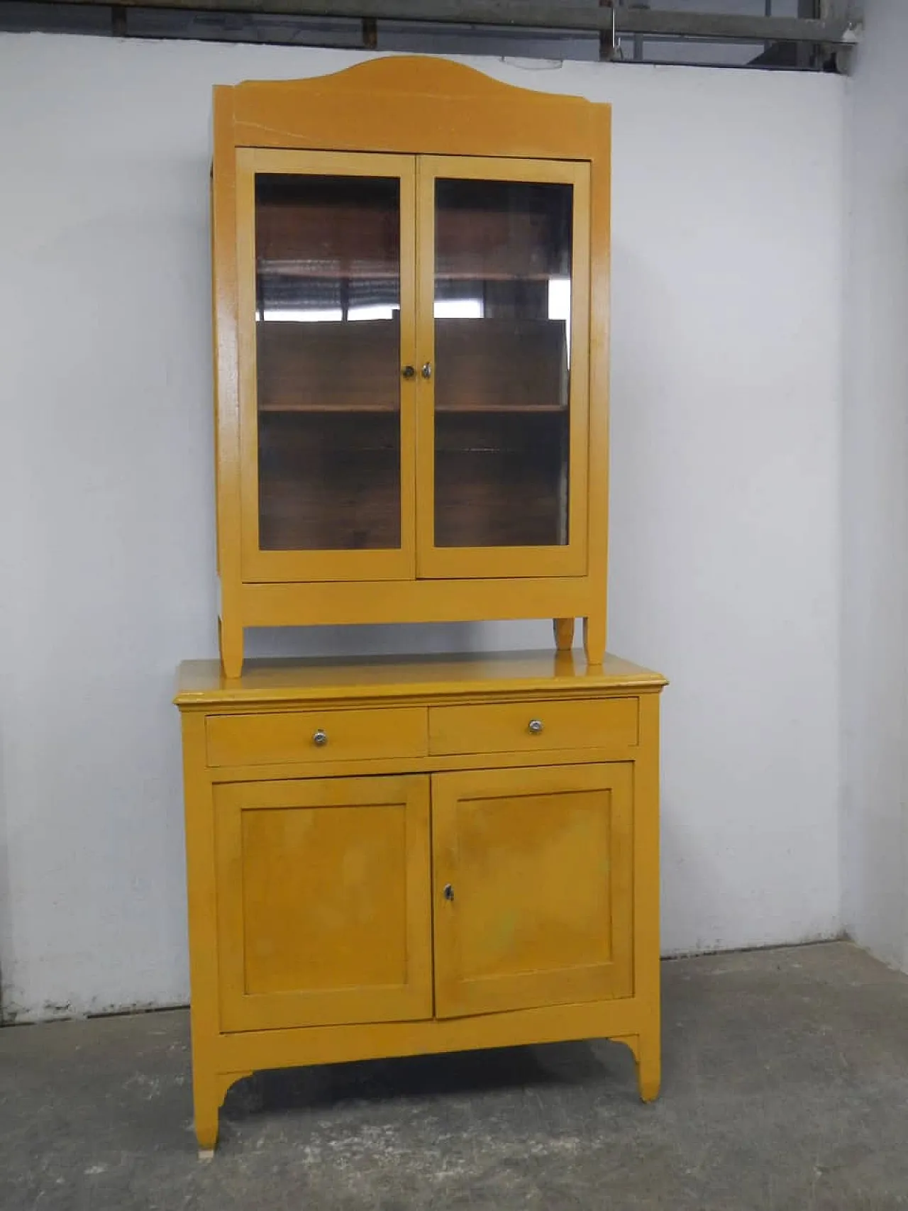 Yellow oak rustic sideboard and glass cabinet, 1920 1