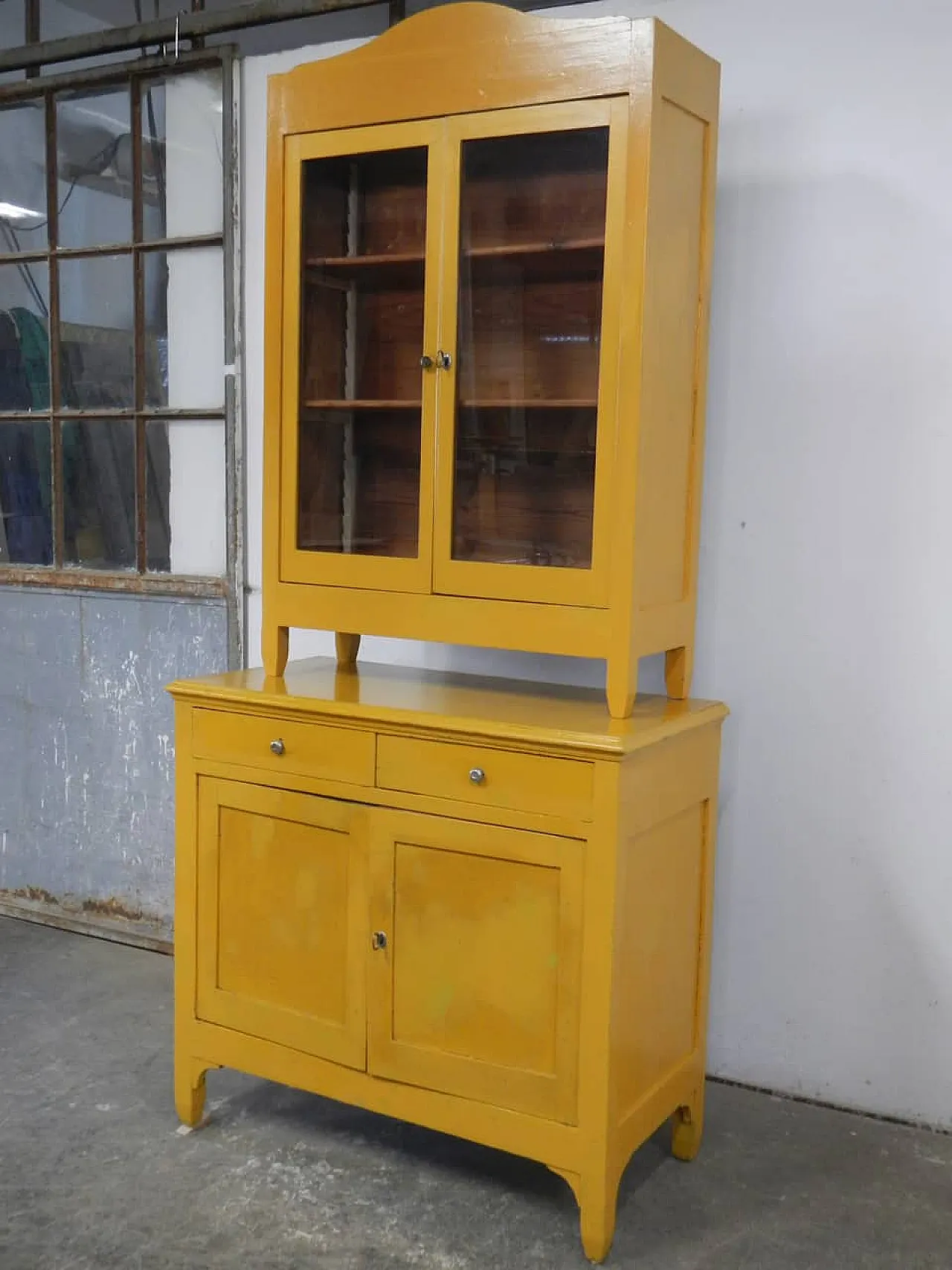 Yellow oak rustic sideboard and glass cabinet, 1920 3