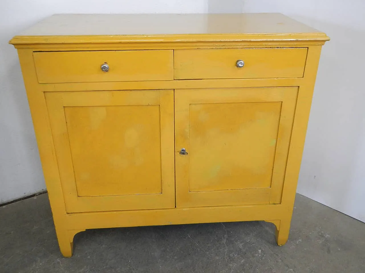 Yellow oak rustic sideboard and glass cabinet, 1920 7