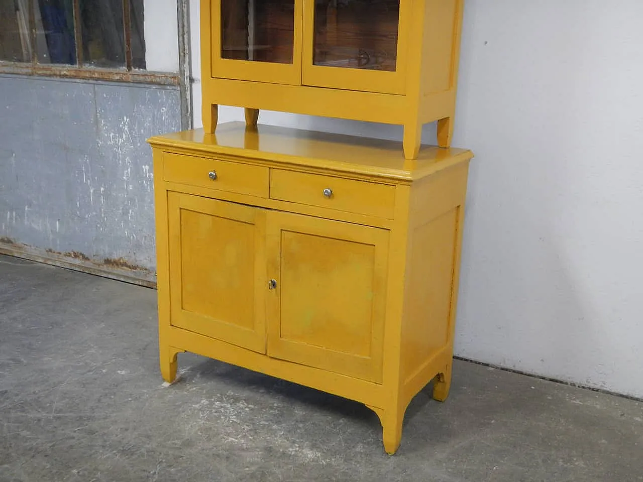 Yellow oak rustic sideboard and glass cabinet, 1920 11