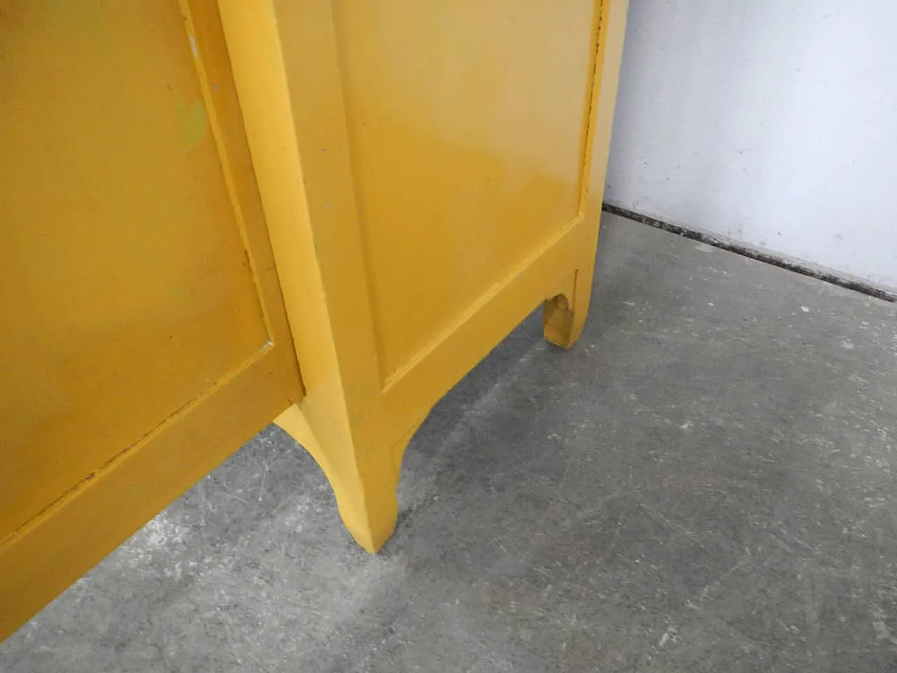 Yellow oak rustic sideboard and glass cabinet, 1920 12