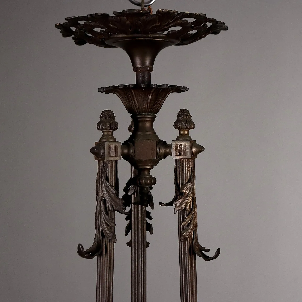 6-Light chandelier in bronze and ground glass with leaf motifs 3