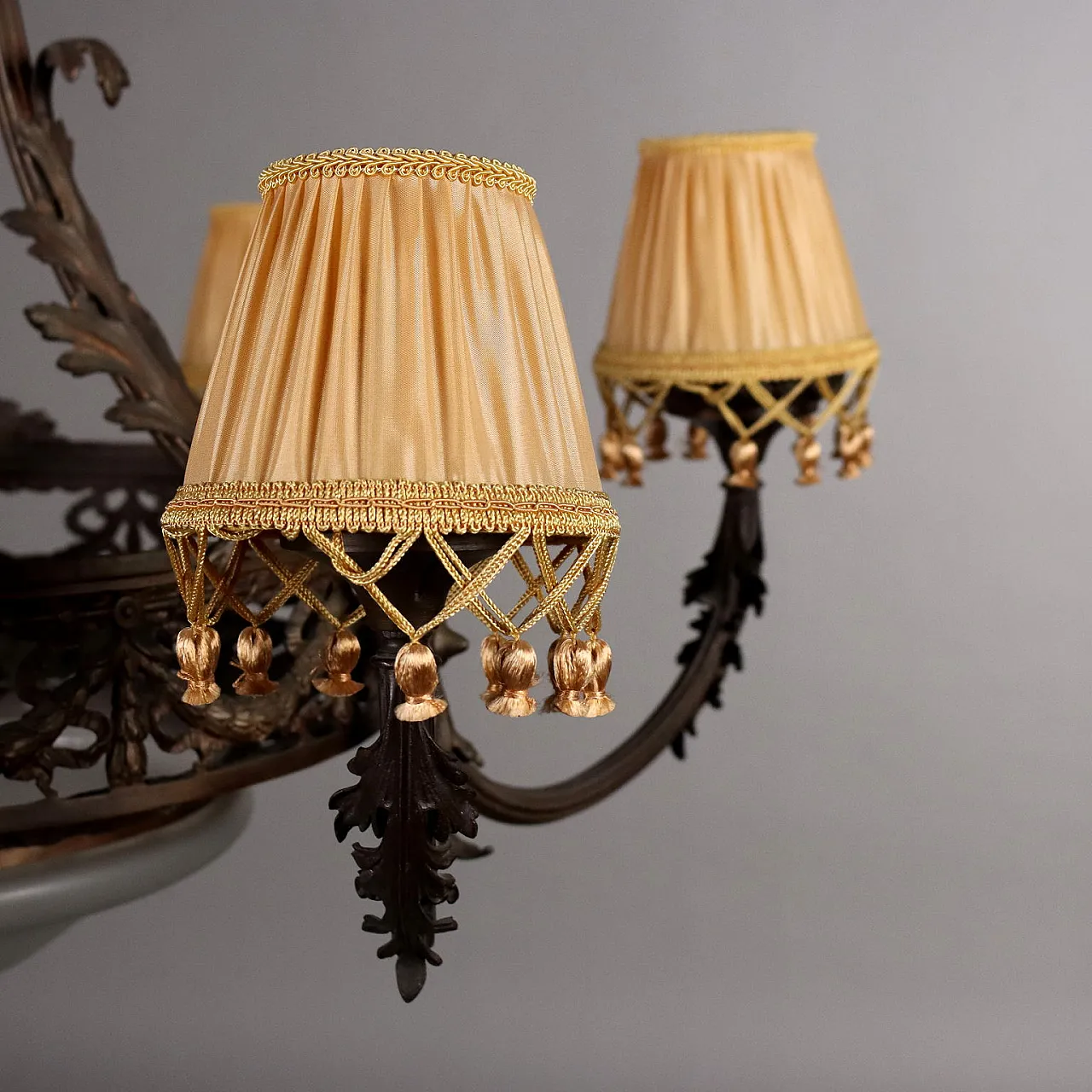 6-Light chandelier in bronze and ground glass with leaf motifs 4