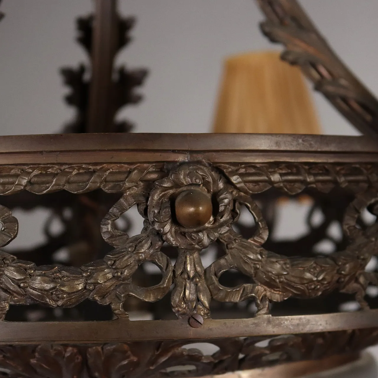 6-Light chandelier in bronze and ground glass with leaf motifs 7