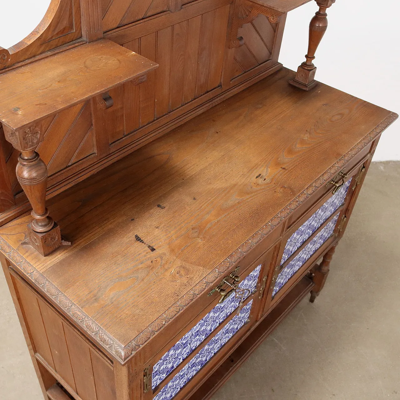 Art Nouveau carved buffet cupboard with tiles, 20th century 4