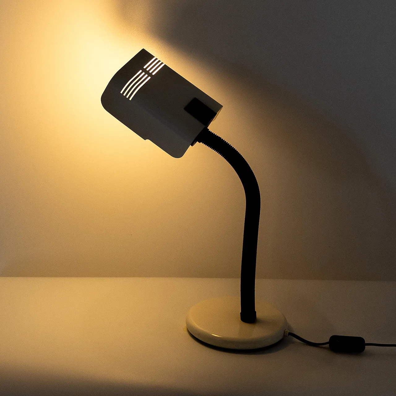 Industrial desk lamp of the 70s, Gino Sarfatti for Targ 2