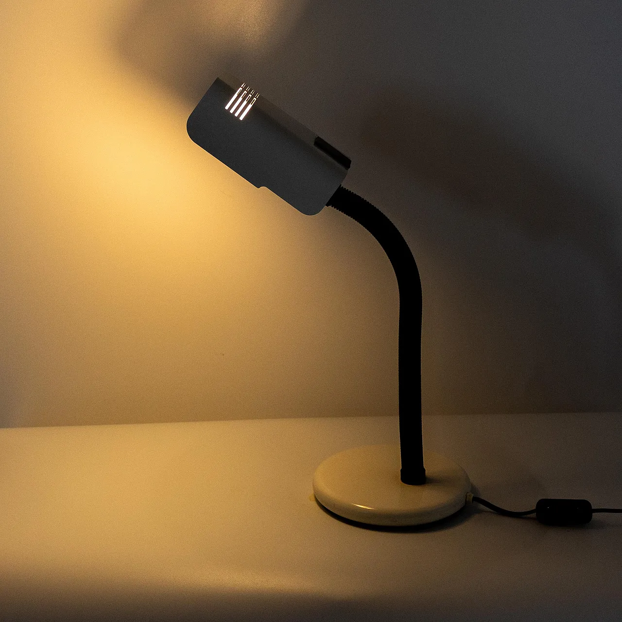 Industrial desk lamp of the 70s, Gino Sarfatti for Targ 4