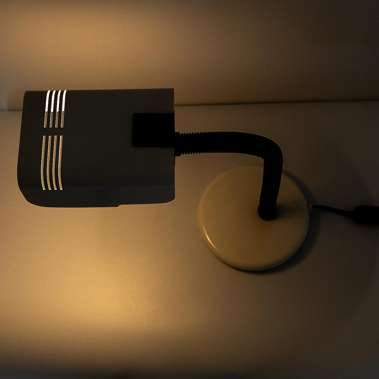 Industrial desk lamp of the 70s, Gino Sarfatti for Targ 6