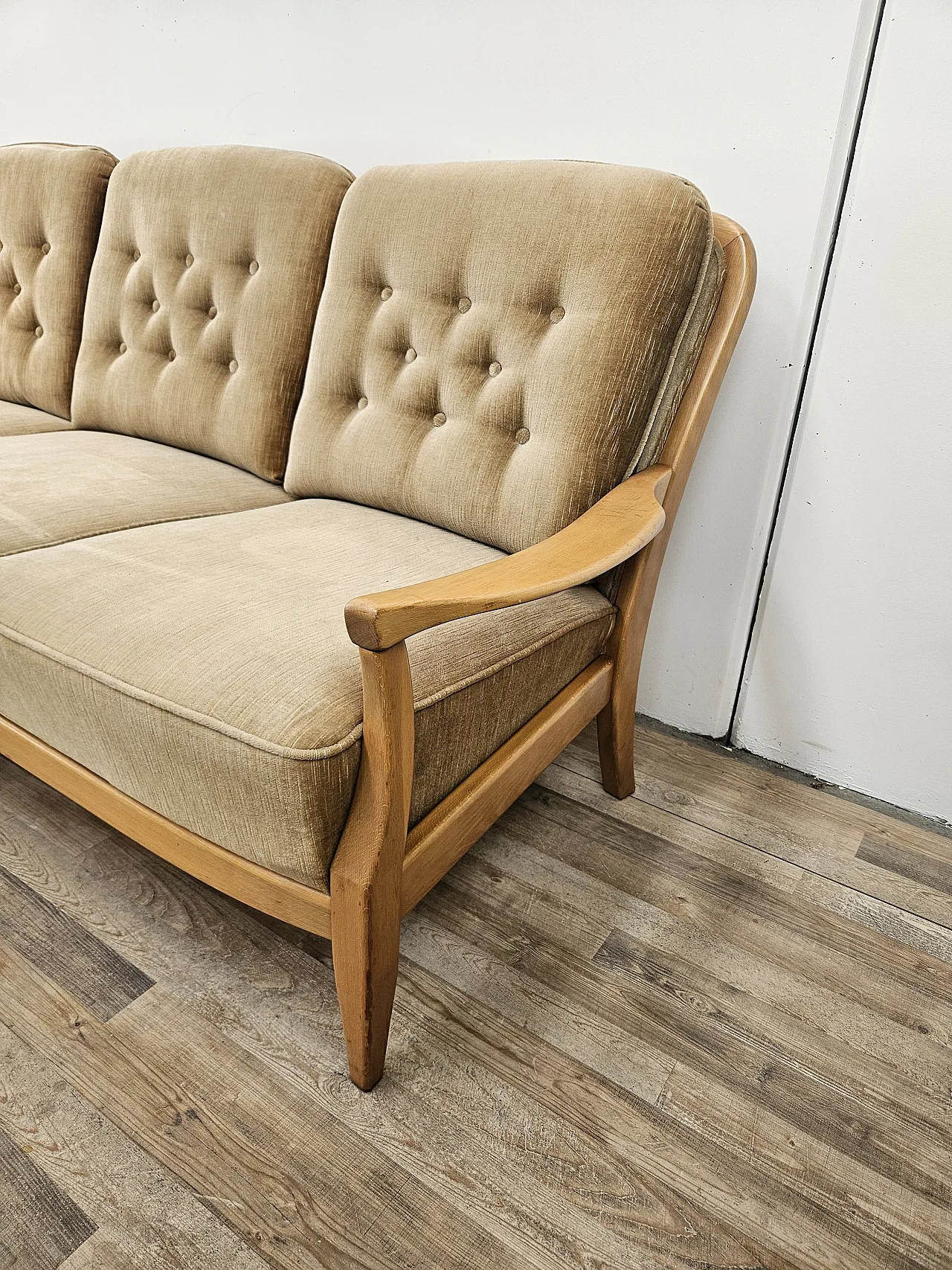 Three-seater sofa in beech, 70s 2