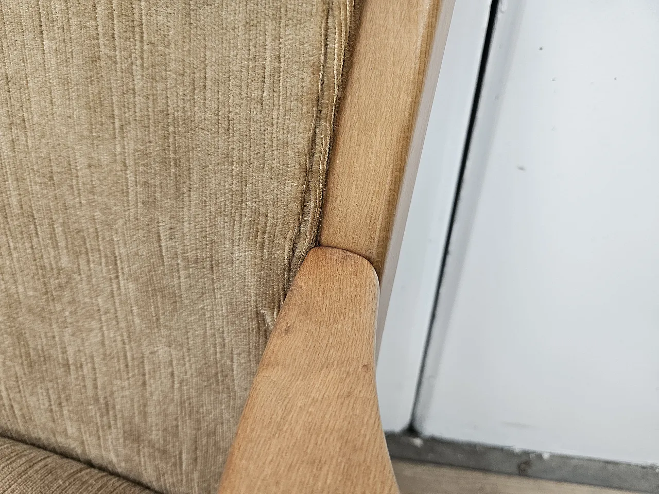 Three-seater sofa in beech, 70s 11