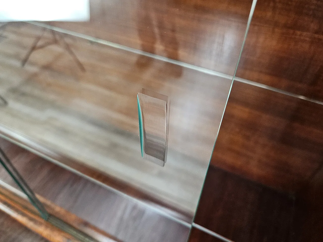 Showcase Art Decò in walnut and walnut root, 1930s 11