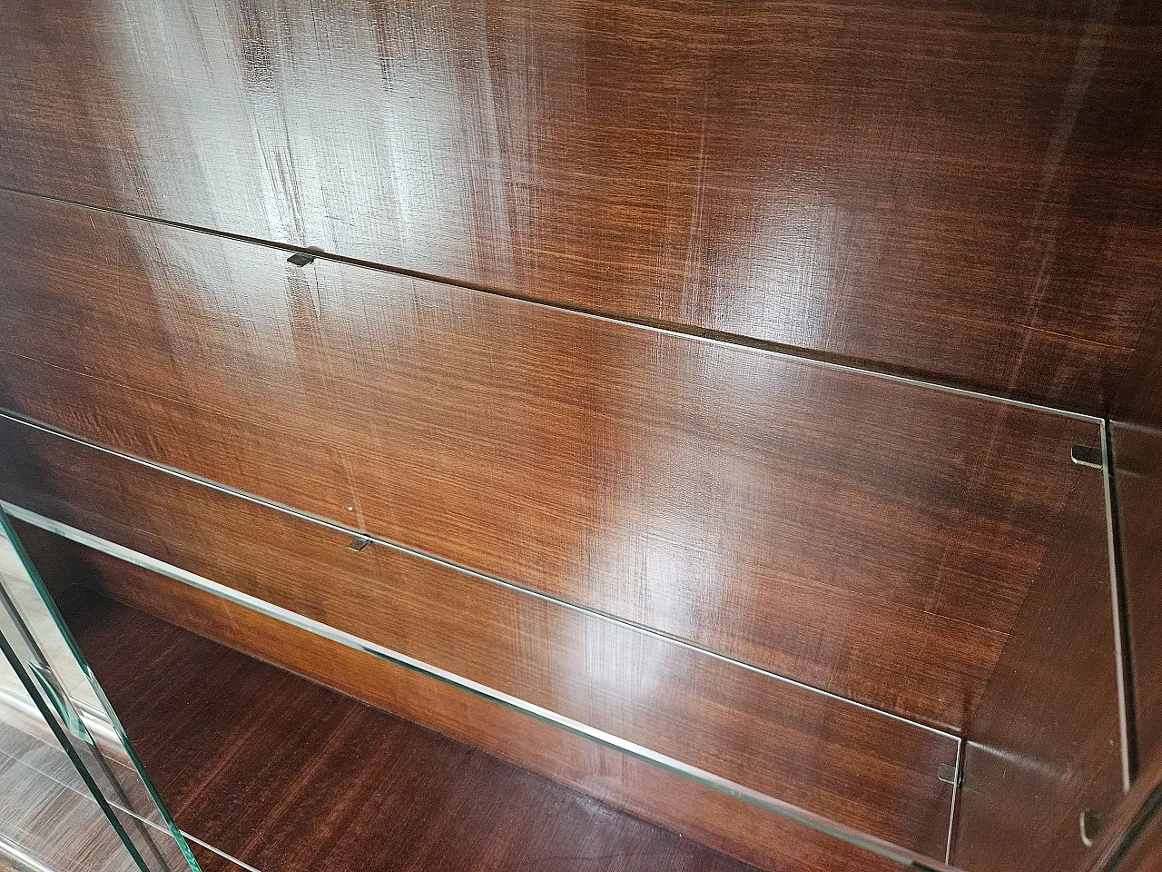 Showcase Art Decò in walnut and walnut root, 1930s 13