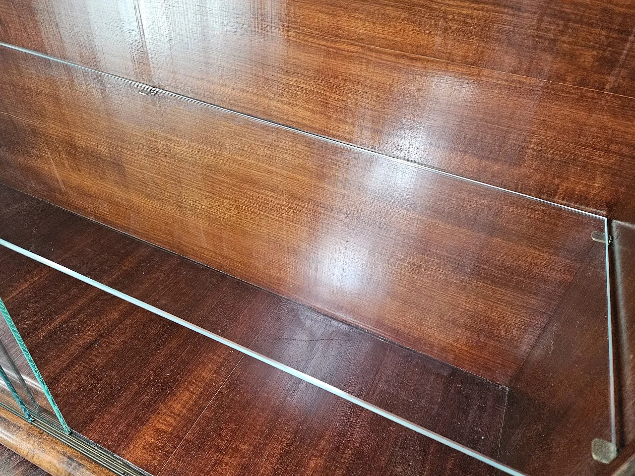 Showcase Art Decò in walnut and walnut root, 1930s 14