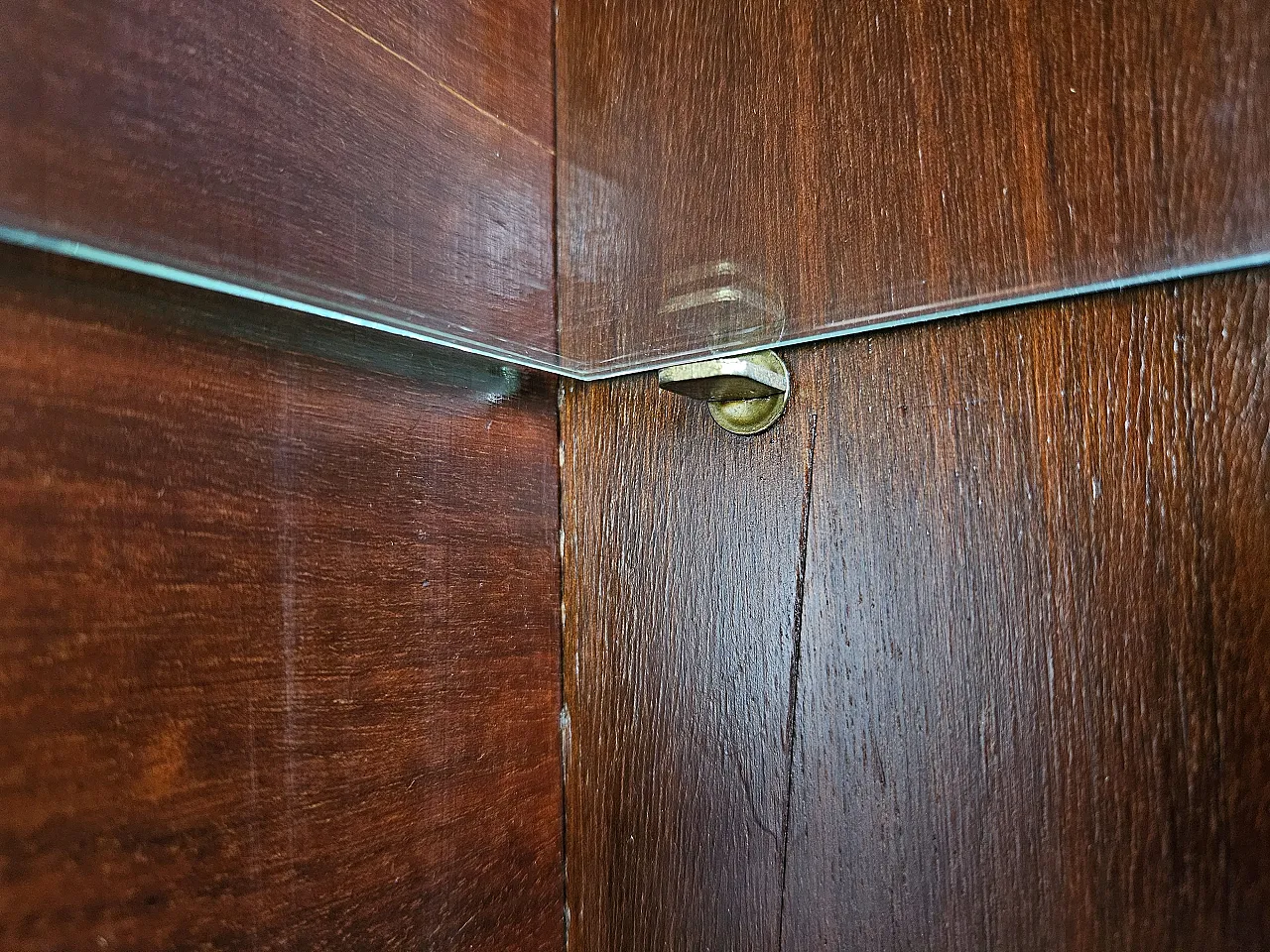 Showcase Art Decò in walnut and walnut root, 1930s 16