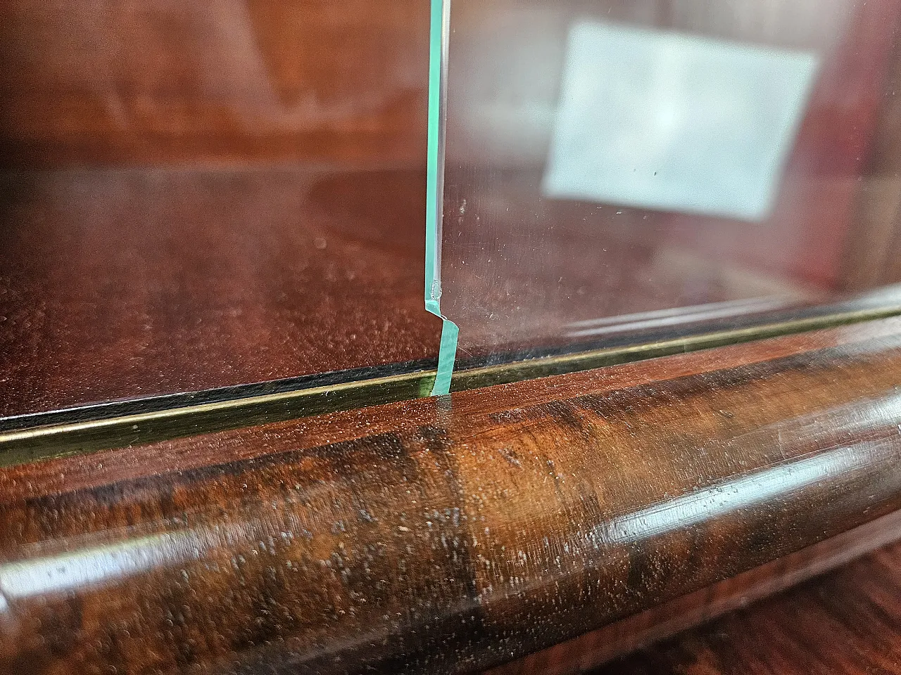 Showcase Art Decò in walnut and walnut root, 1930s 17