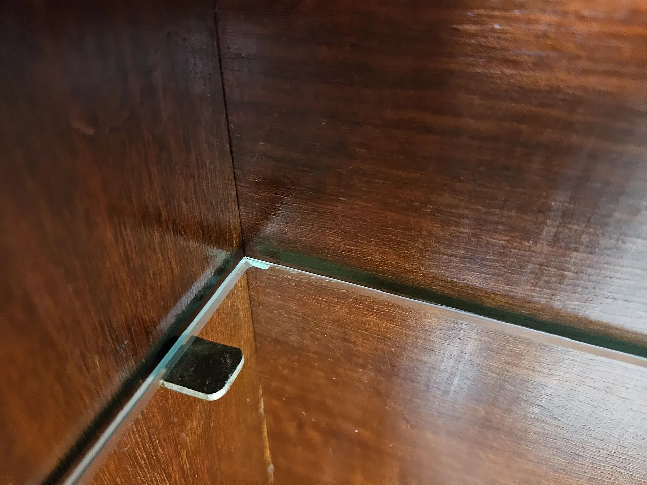 Showcase Art Decò in walnut and walnut root, 1930s 18