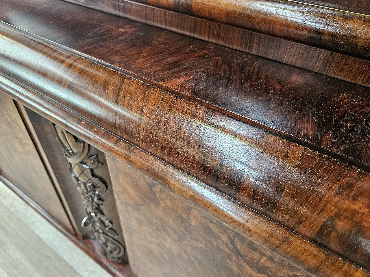 Showcase Art Decò in walnut and walnut root, 1930s 22