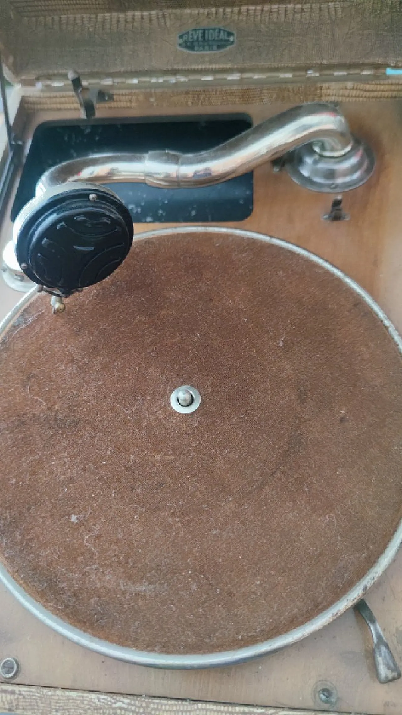 Grammofono in metallo marrone, anni '20 3