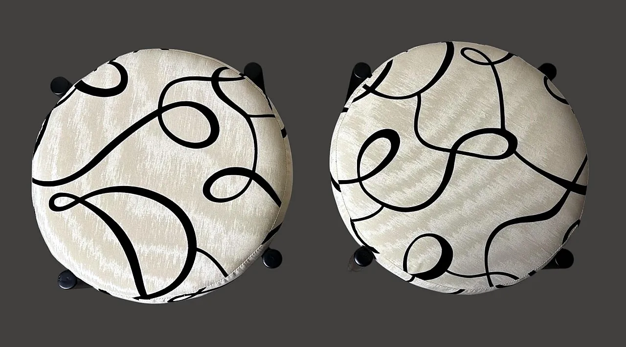 Coppia di sgabelli in legno ebanizzato e tessuto Dedar, anni '60 3