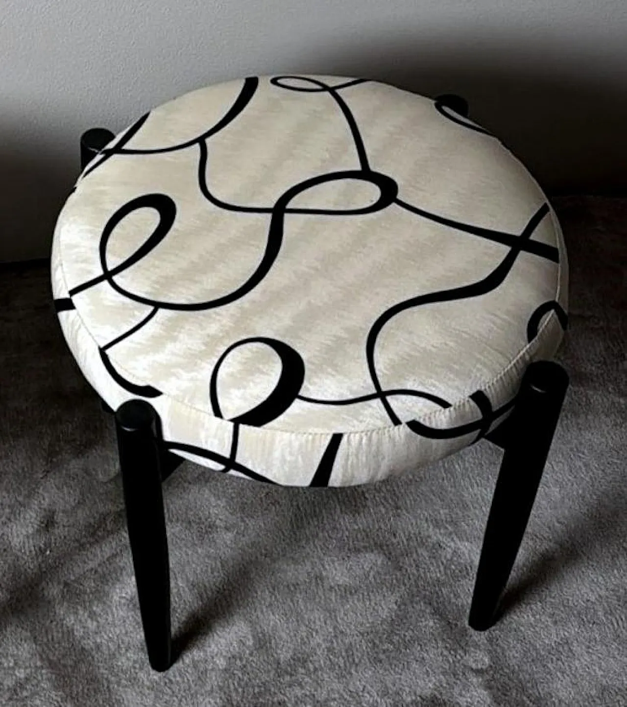 Coppia di sgabelli in legno ebanizzato e tessuto Dedar, anni '60 7