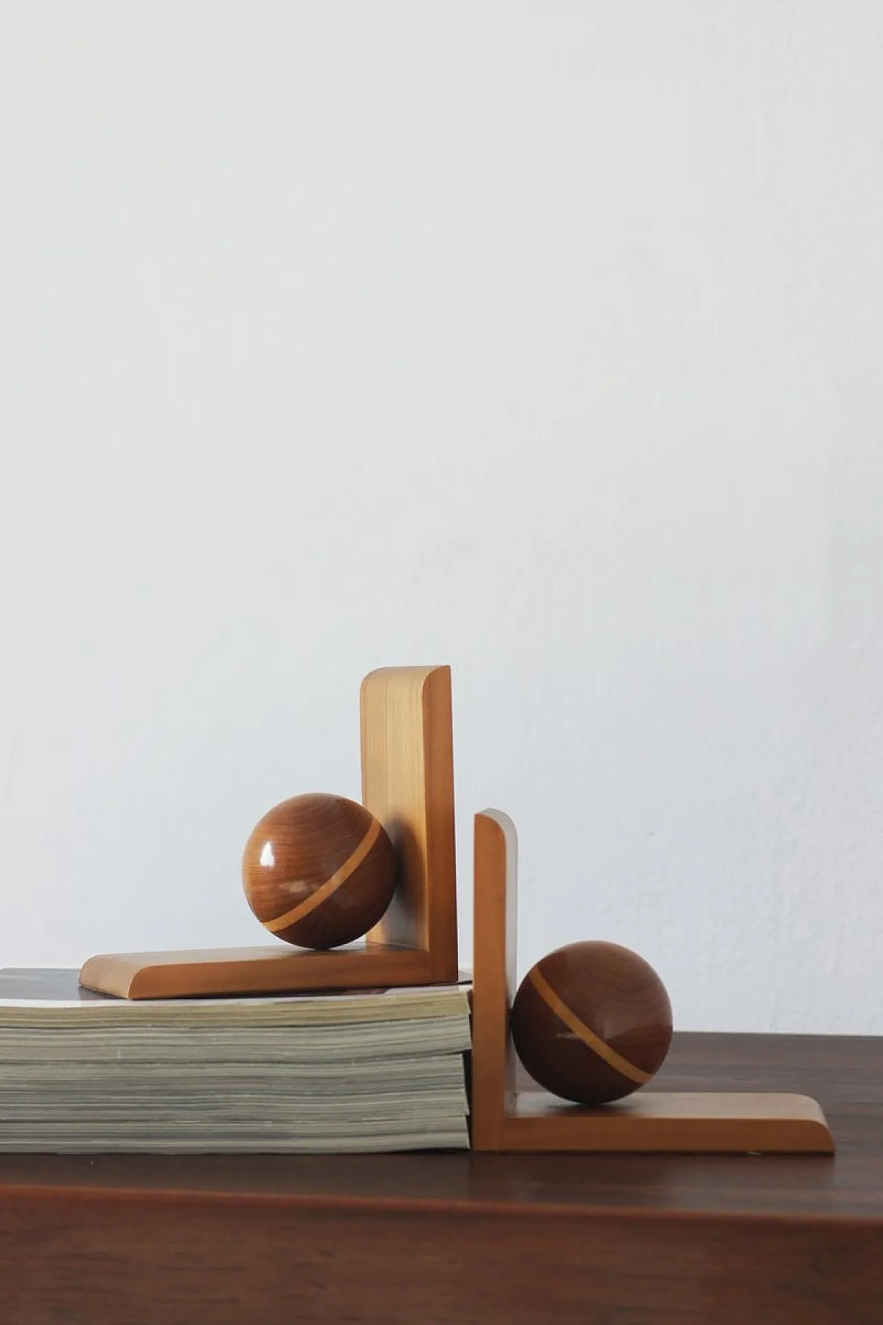 Coppia di fermalibri in legno di Nassauer Kunstgewerbe, anni '30 3