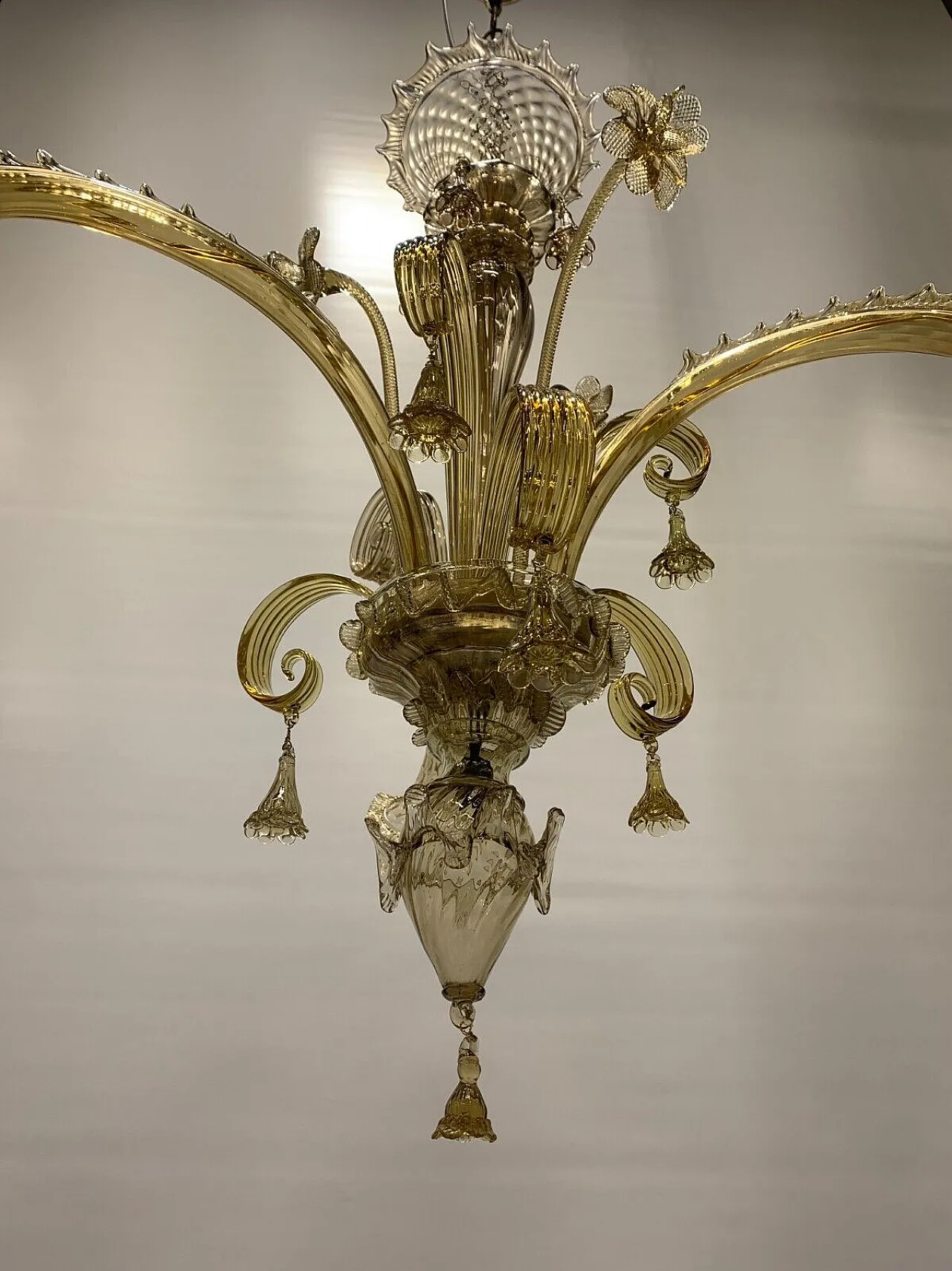 Lampadario in vetro di Murano ambrato attribuito a A.V.E.M., anni '30 5