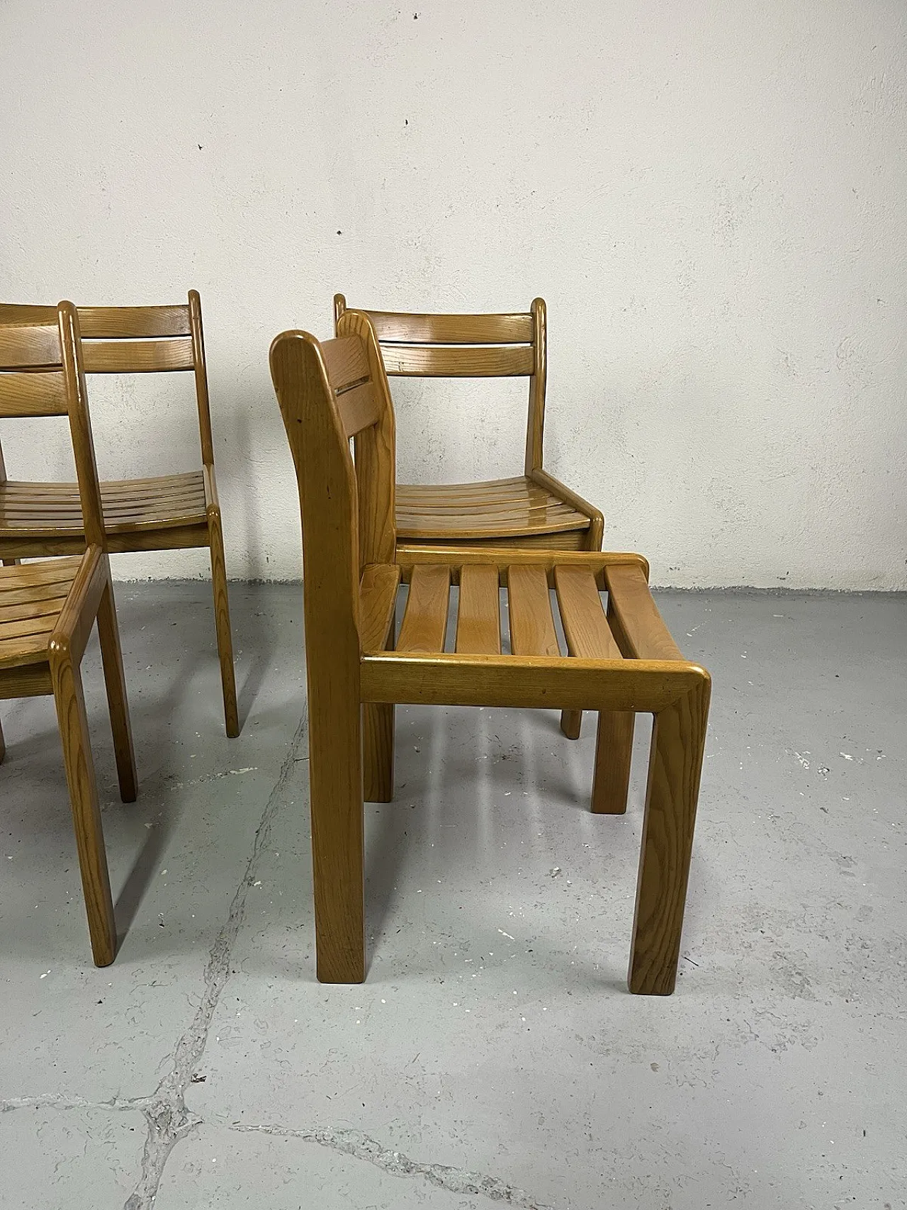 4 Brutalist wooden chairs, 1970s 6