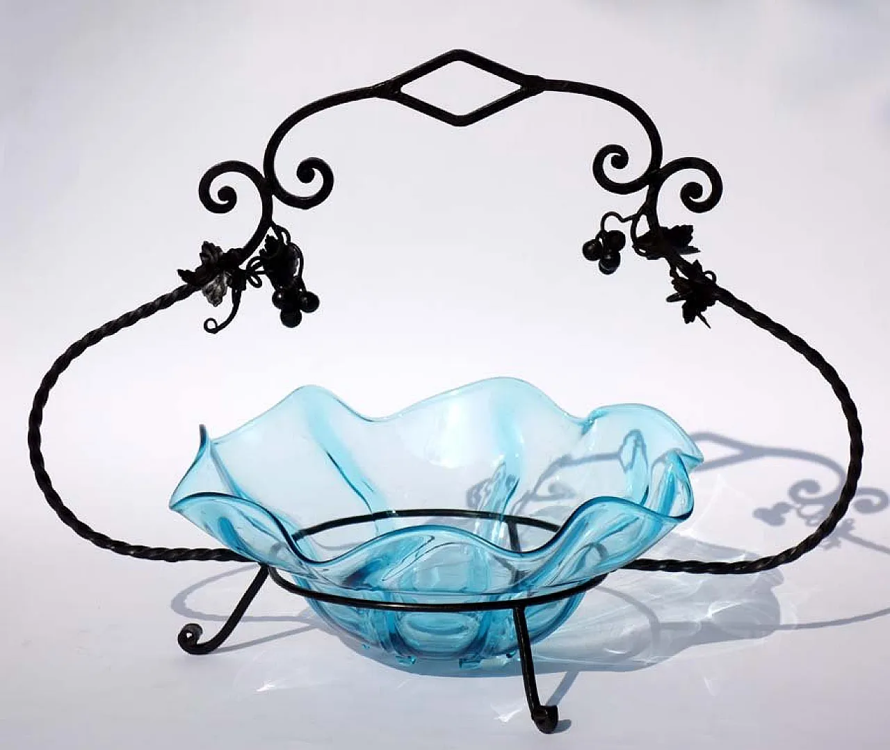 Art Nouveau glass and wrought iron bowl, early 20th century 8