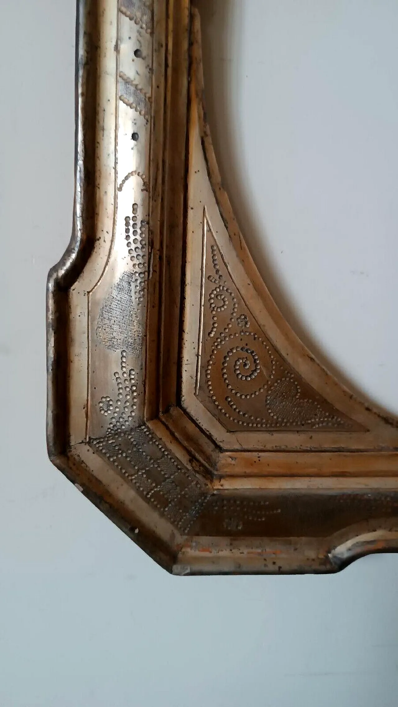 Tray frame with oval light in pyrographed gilded wood, 19th century 5