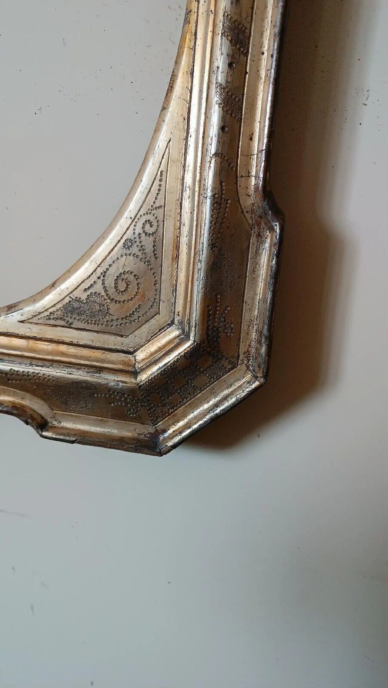 Tray frame with oval light in pyrographed gilded wood, 19th century 6