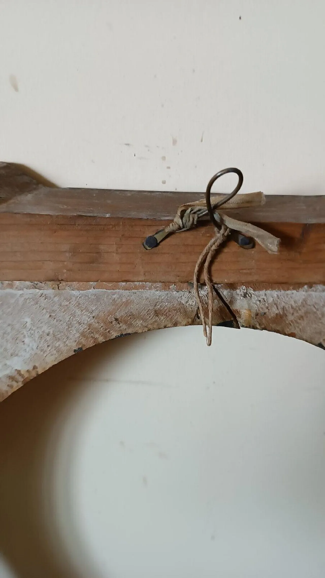 Tray frame with oval light in pyrographed gilded wood, 19th century 10