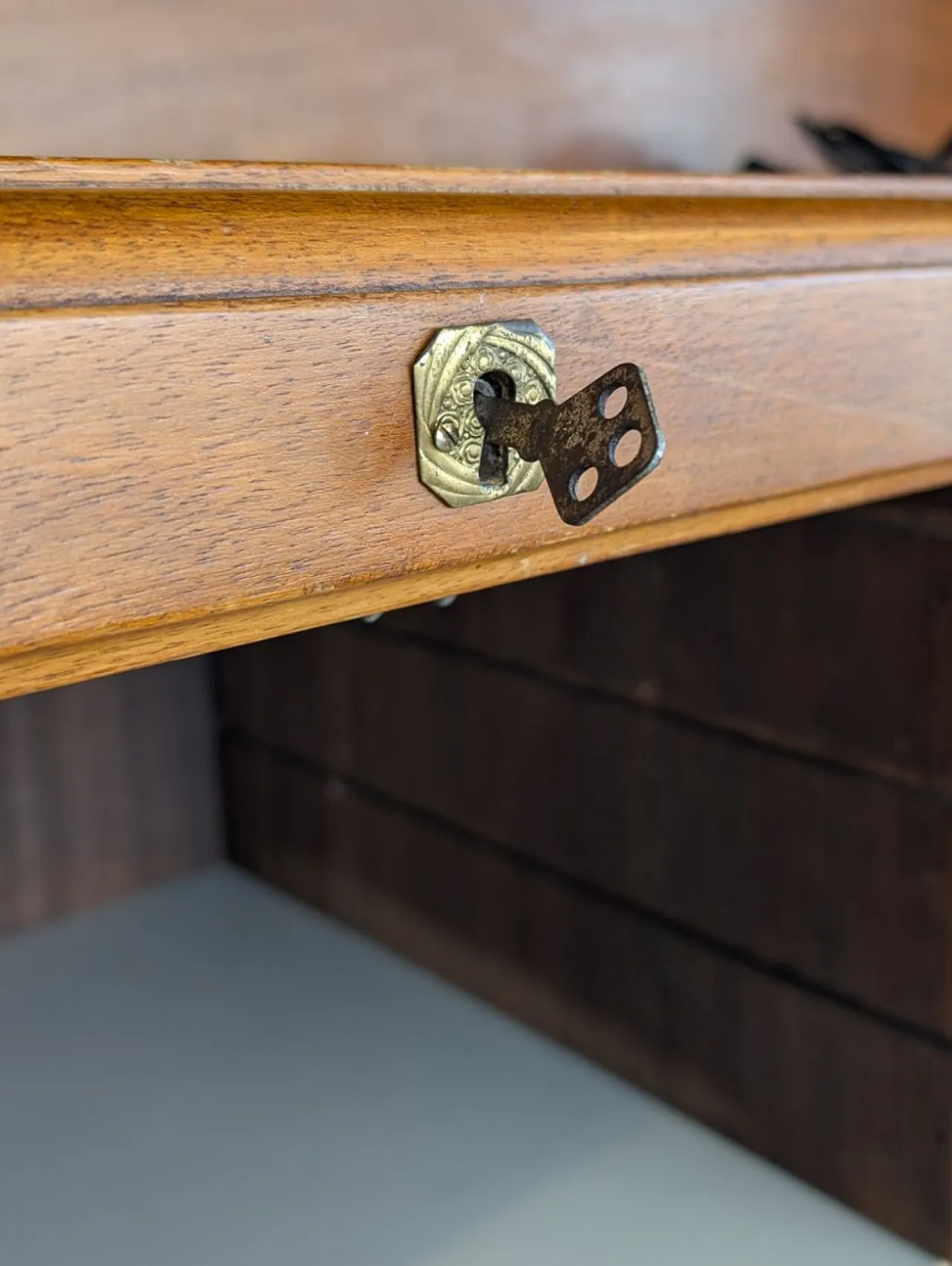 Serranda central door, 60s 10