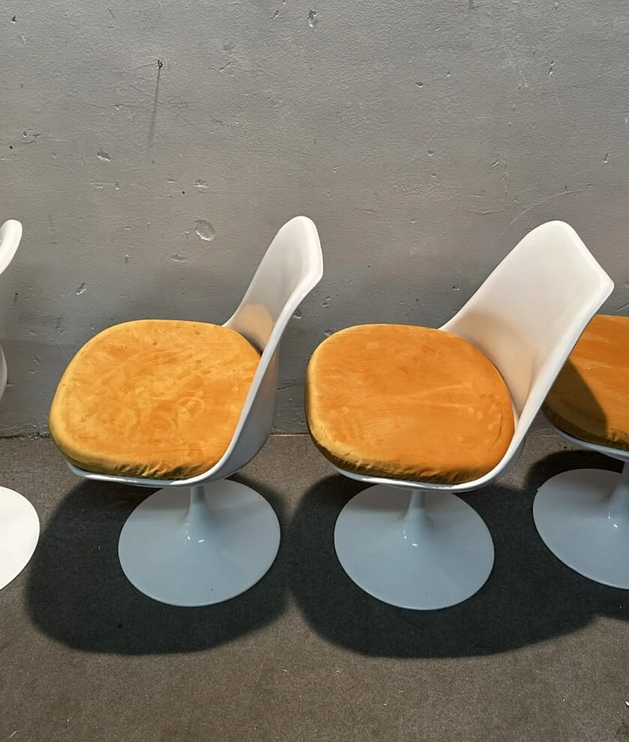 4 Tulip Chairs by Eero Saarinen for Knoll, 70s 5