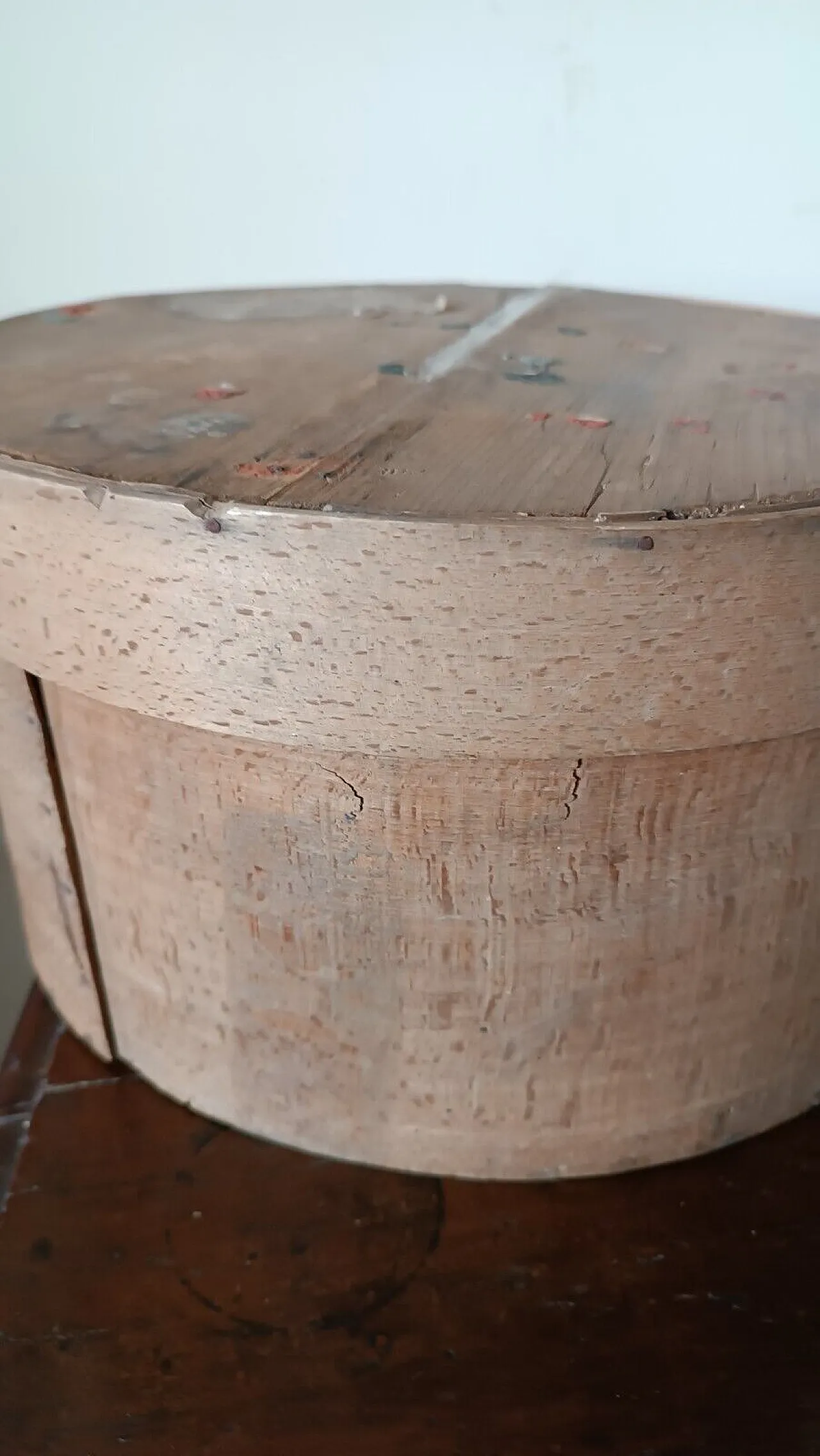 Curved beech circular box, 19th century 4