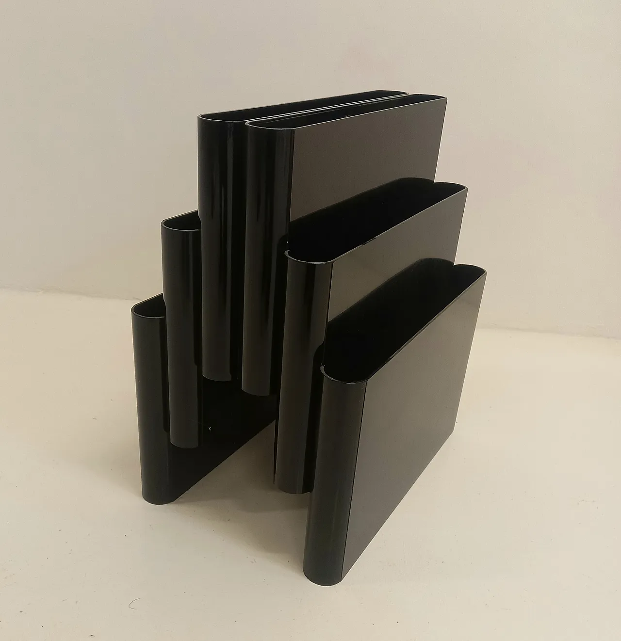 Portarivisti 4675 Kartell Giotto Stoppino 1