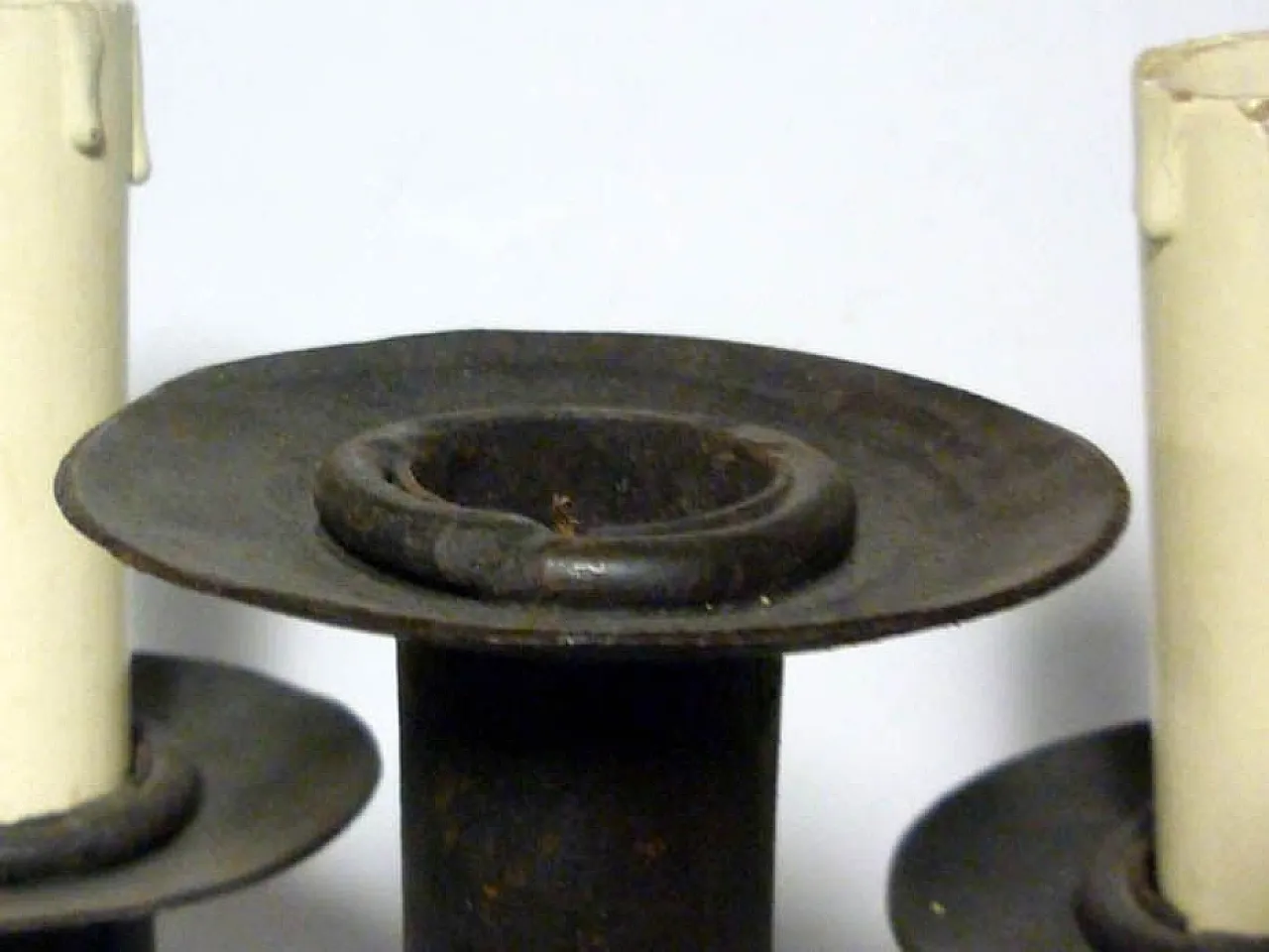 Lampada da tavolo in ferro battuto con portacandela, primo '900 3