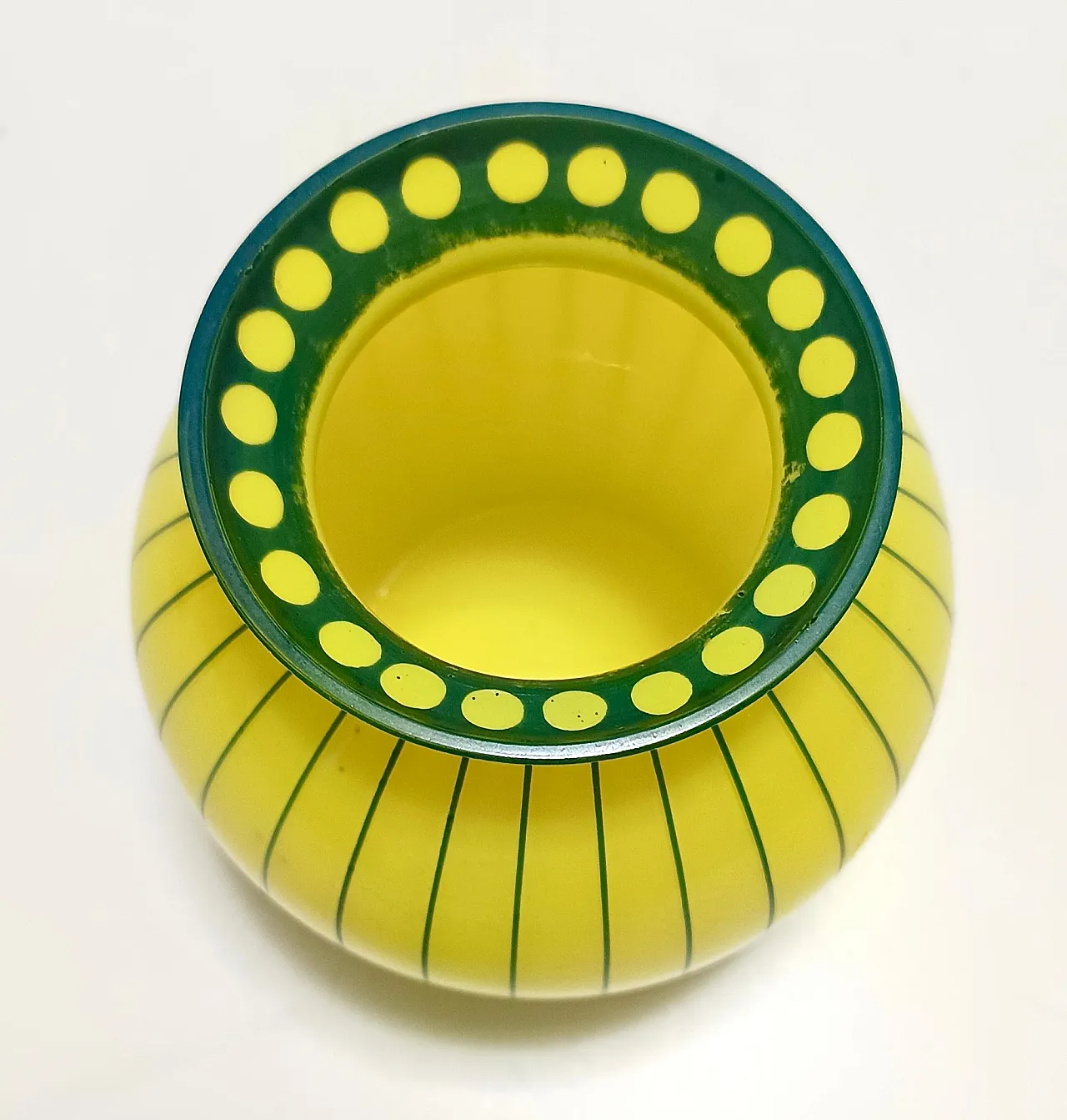 Vaso in vetro giallo e verde Art Déco in stile di Josef Hoffmann, 1920 7