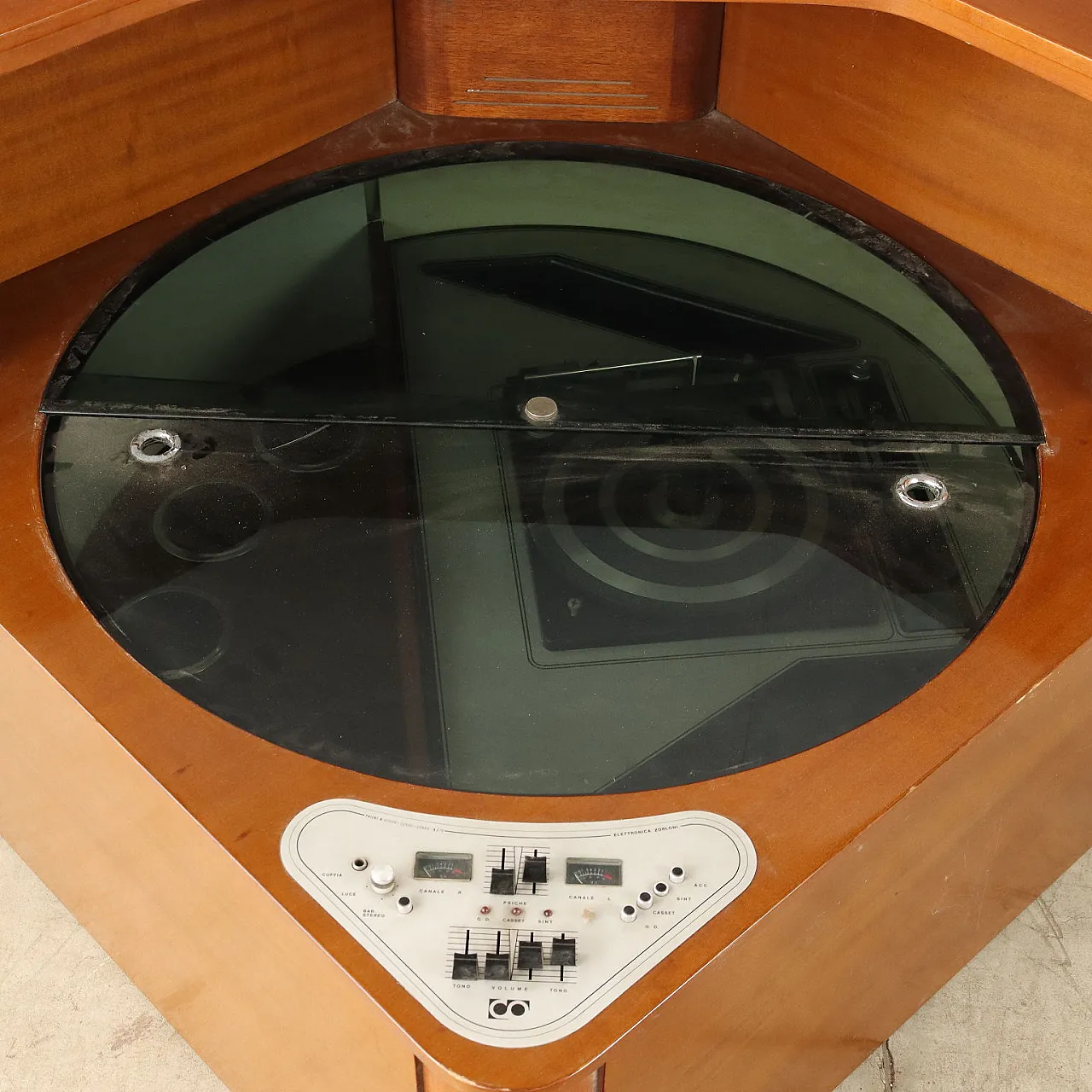 Mobile in legno impiallacciato con giradischi, anni '70 3