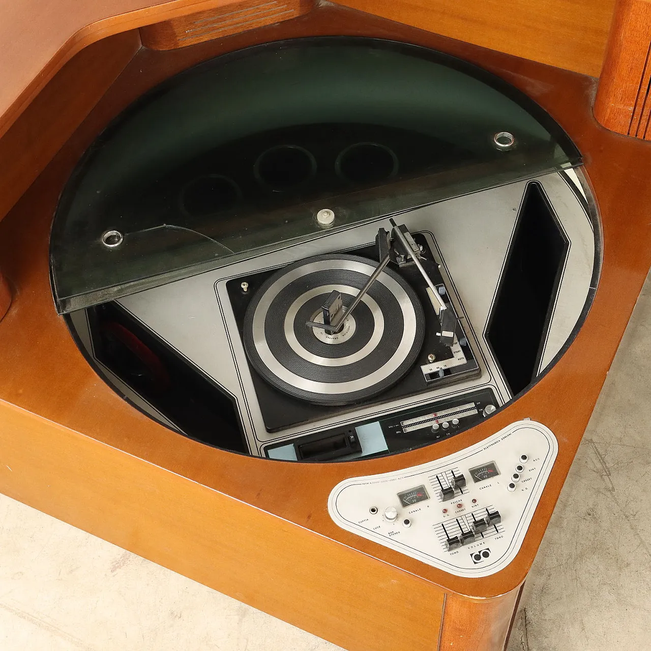 Mobile in legno impiallacciato con giradischi, anni '70 4
